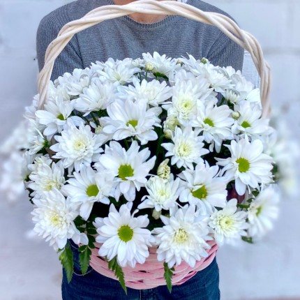Корзина с белой хризантемой - купить с доставкой в Туапсе
